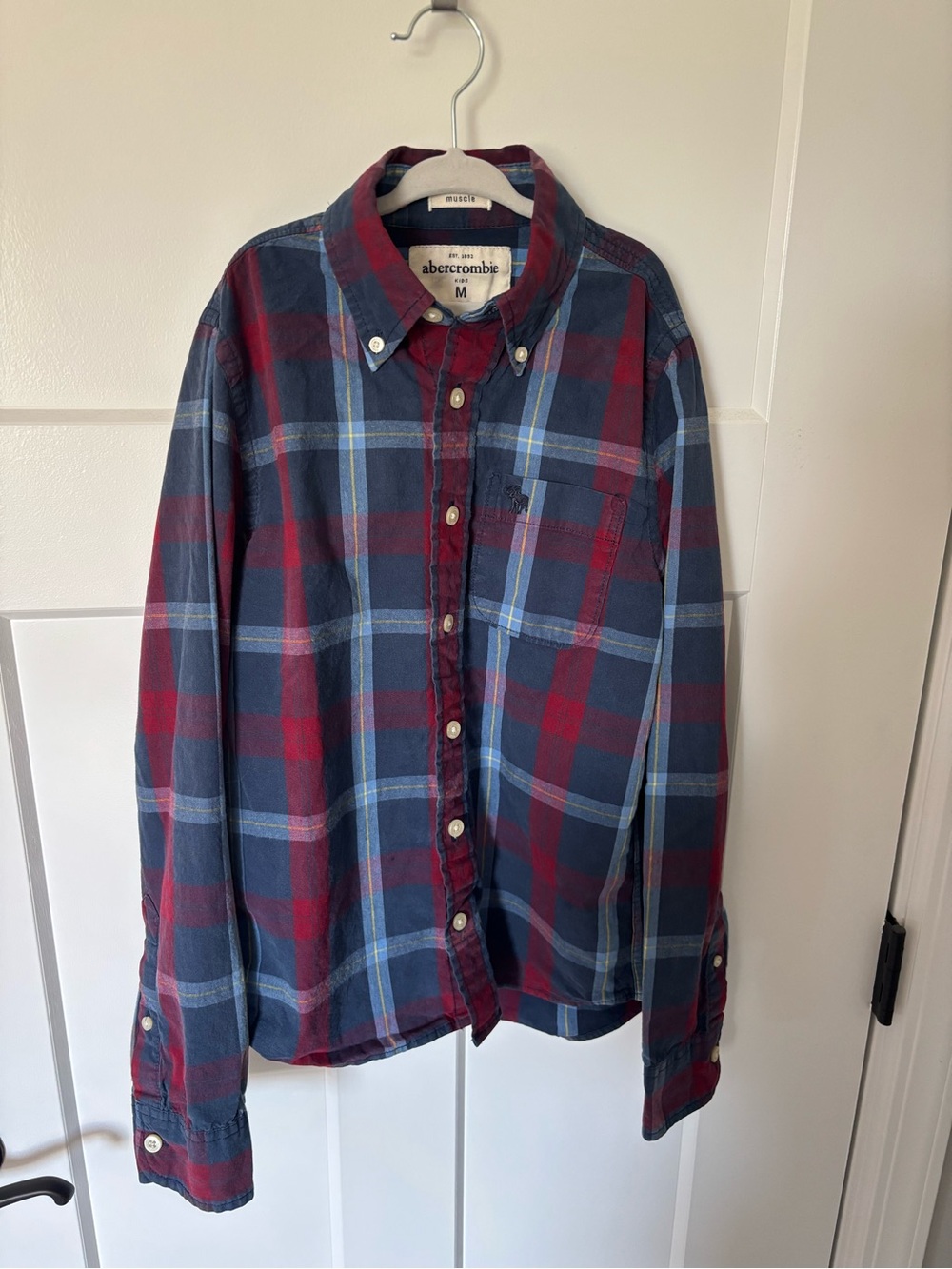 Abercrombie Kids Boys Button Down Shirt M Muscle Fit Plaid Red Navy Long Sleeve